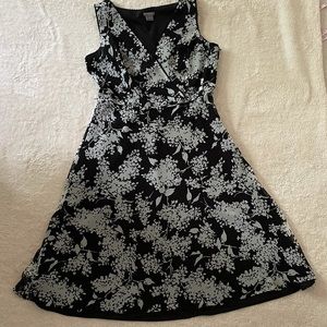 Ann Taylor size 10 floral black white dress